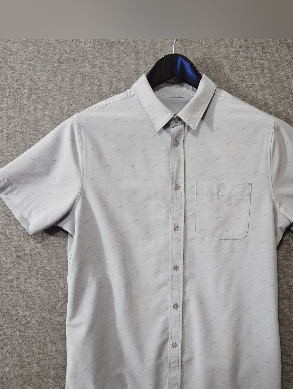 Vuori Light Gray With Micro Dashes Short-Sleeve Button-Down Shirt Mens Sz Large